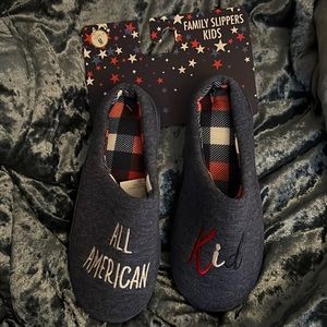 Family slippers kids youth M 13-1 All American Kids